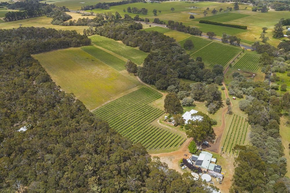 Island Brook Estate Vineyard and Chalets -1 estrellas en Yelverton