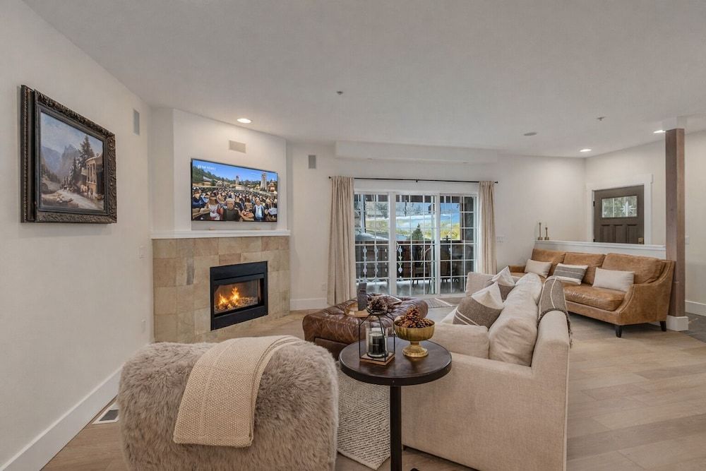 Bavarian Mountain Suite 2 Bedroom Condo by NW Comfy Cabins by RedAwning -1 estrellas en Leavenworth
