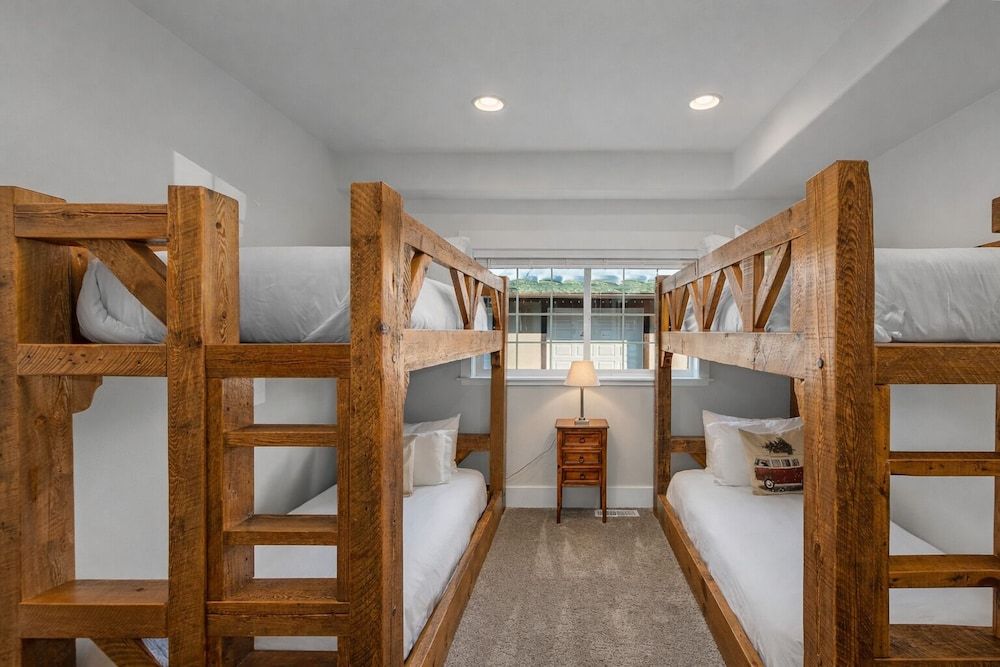 Bavarian Mountain Suite 2 Bedroom Condo by NW Comfy Cabins by RedAwning 3