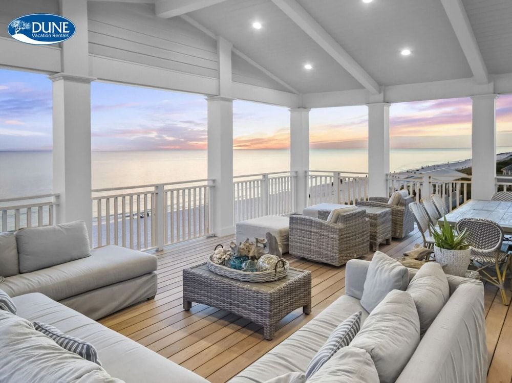 Buckeye On The Beach Gulf Front Seaside, Fl Right Next To Town Center, Sleeps 10! 4 Bedroom Home by RedAwning -1 estrelas em Santa Rosa Beach