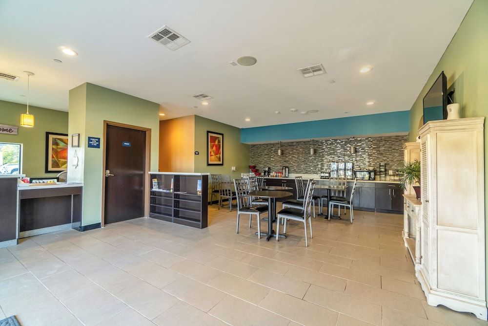 Moulton Inn &  Suites By OYO Near Shiner TX 2