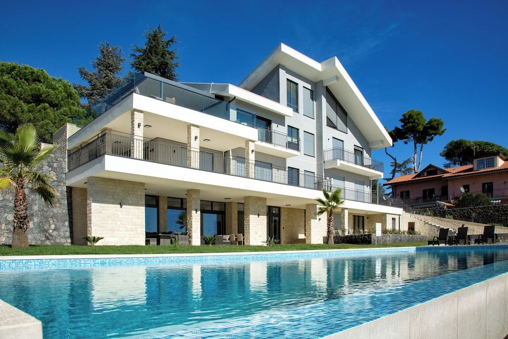 Villa Rita Pool & Spa -1 estrellas en Mascalucia