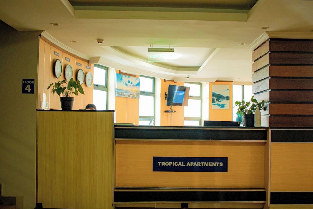 Tropical Plaza Apartments 2