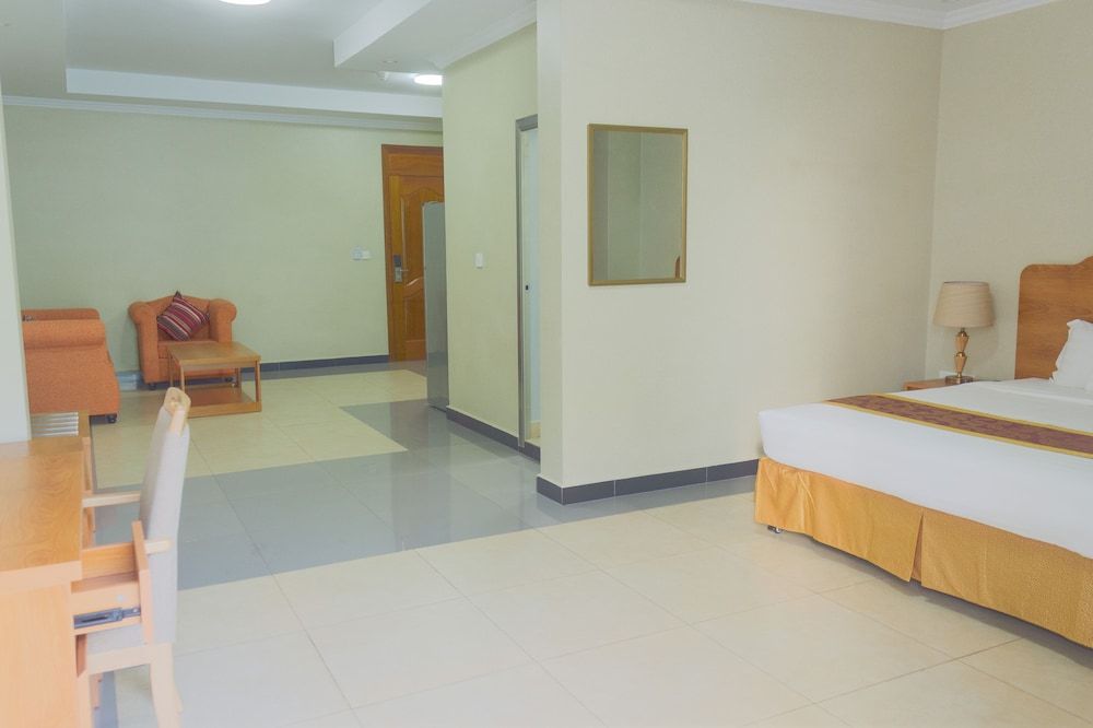 Tropical Plaza Apartments 3