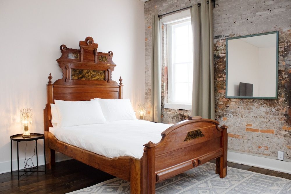 Bischoff Inn - Former 1870 Furniture Factory Now 5 Room Boutique Hotel 3