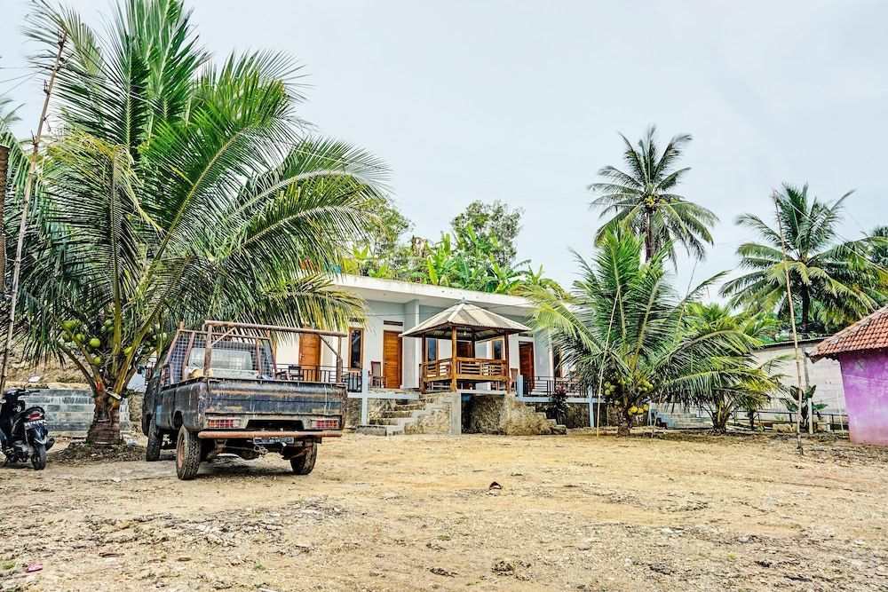 OYO 92183 Komang Resort Klayar 3