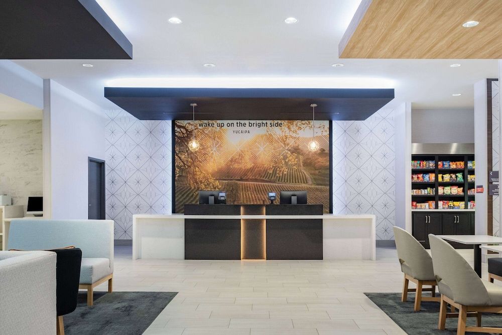 La Quinta Inn & Suites By Wyndham Yucaipa 2