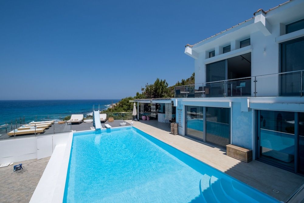 Icarus Luxury Beachfront Villa -1 estrellas en Gialiskari