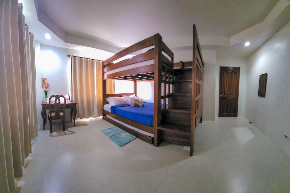 Crystal Shore Beach Resort powered by Cocotel 3