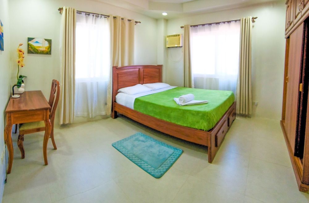 Crystal Shore Beach Resort powered by Cocotel 2