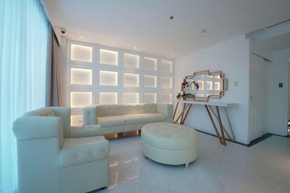 The Blu Hotel 3