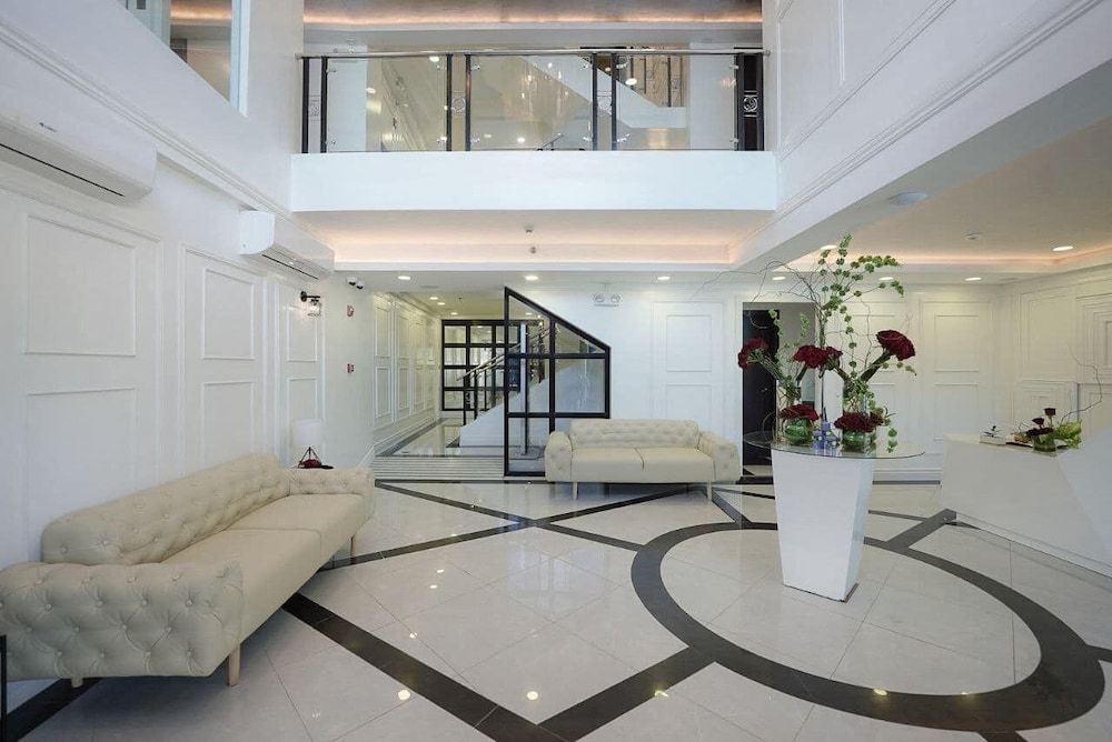 The Blu Hotel 2