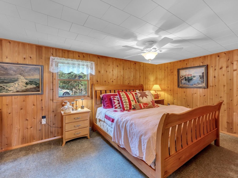 Picturesque Island Cottage 2 Bedroom Home by RedAwning 3