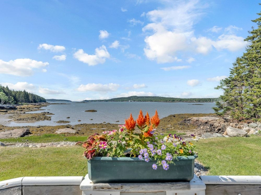 Picturesque Island Cottage 2 Bedroom Home by RedAwning -1 estrellas en Milbridge