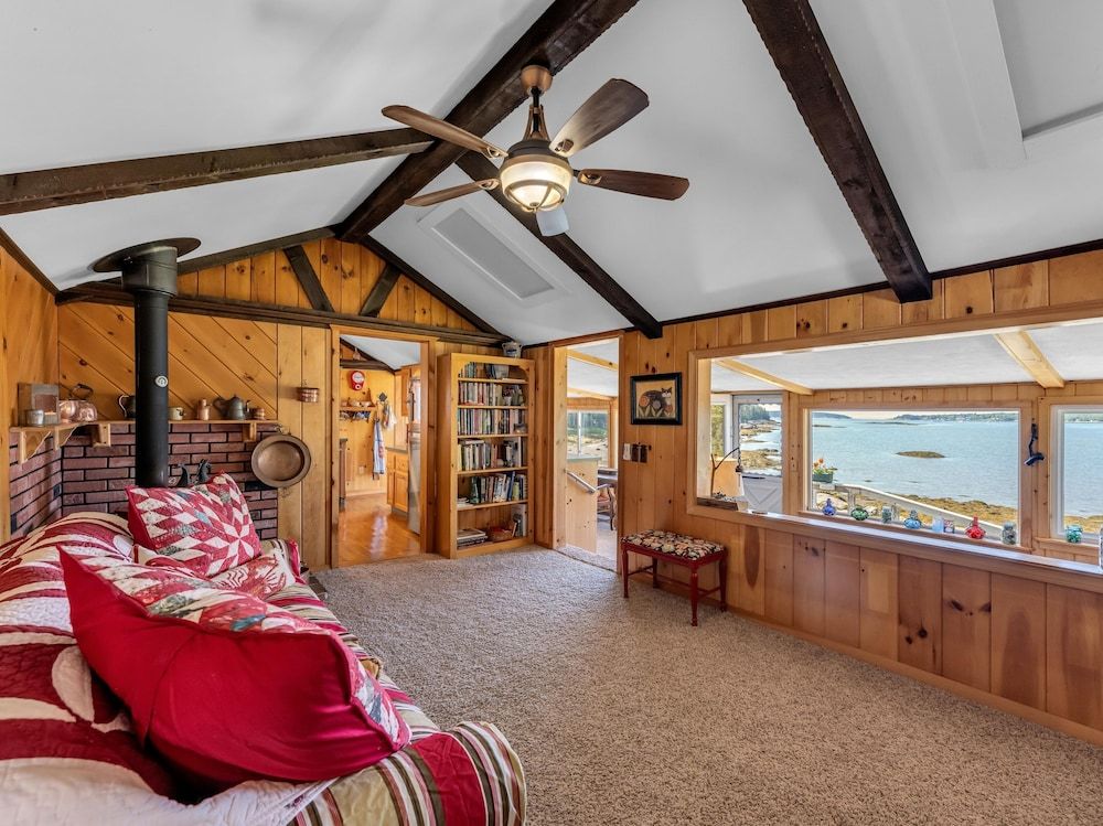 Picturesque Island Cottage 2 Bedroom Home by RedAwning 2