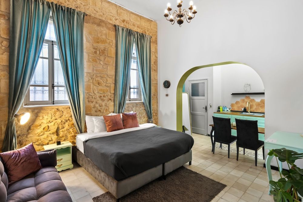 Helios Boutique Suites by La Finca Hotel 2