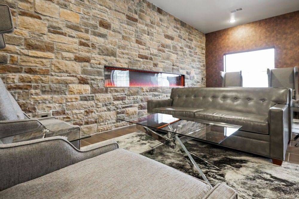 Cobblestone Hotel & Suites - Central Wisconsin Airport 2