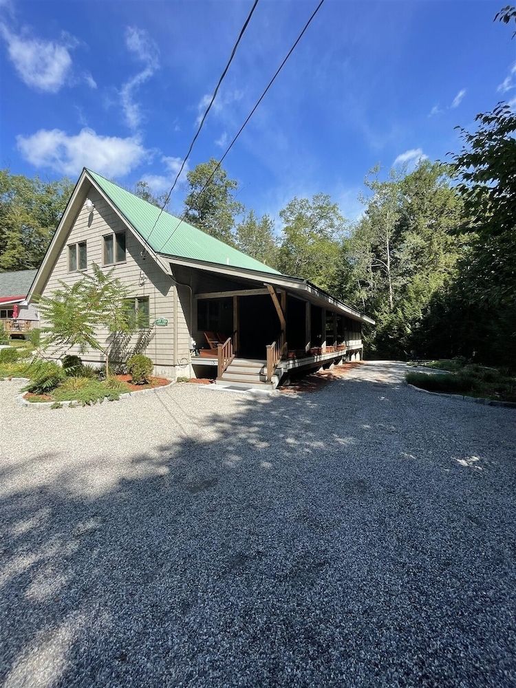 Good Times Chalet Limit 19 5 Bedroom Chalet by RedAwning -1 estrellas en Bridgton