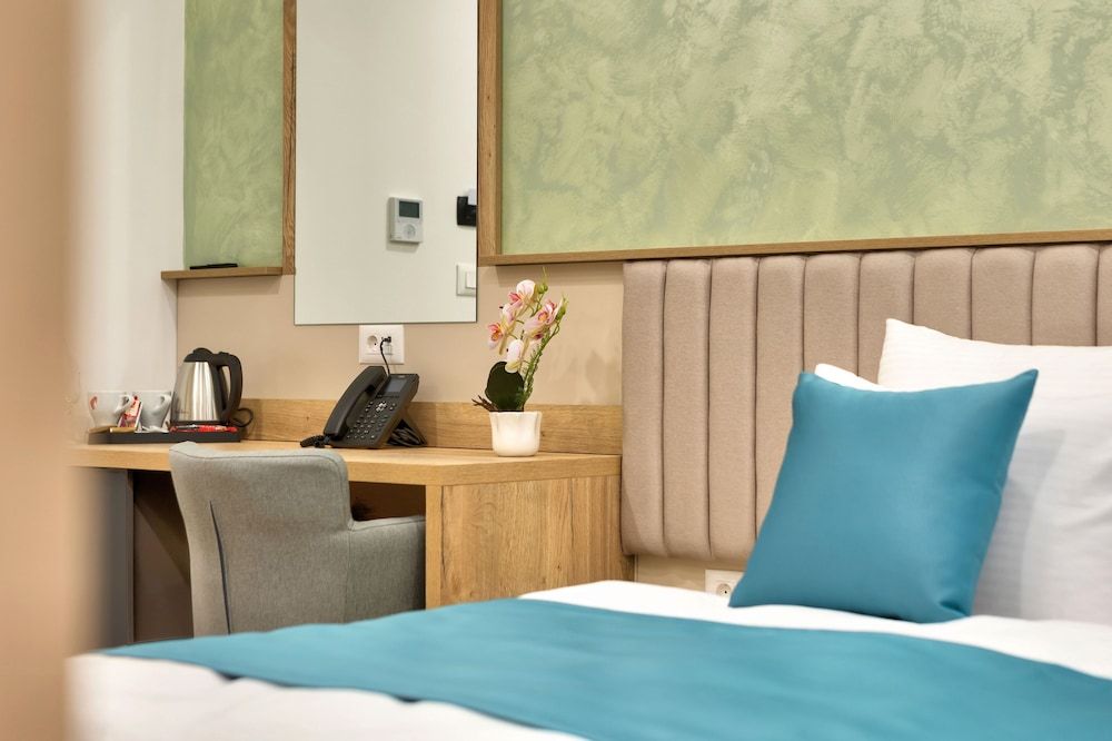 Hotel Emerald 3