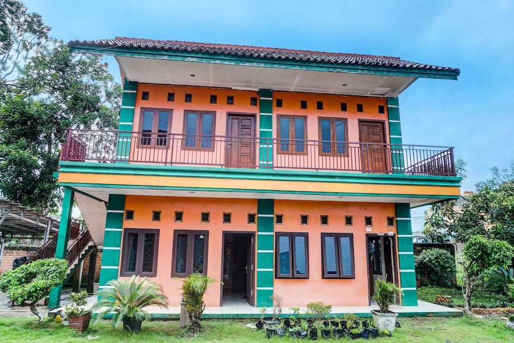 Capital O 92316 Wisma Widya Loka Pratama Near Futsal Tebing Gading 3 estrellas en Muaradua