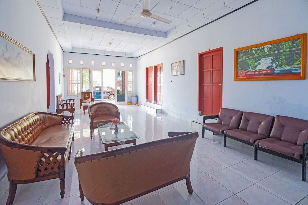 Hotel O Wisma Arwini Syariah Near Benteng Balangnipa 2