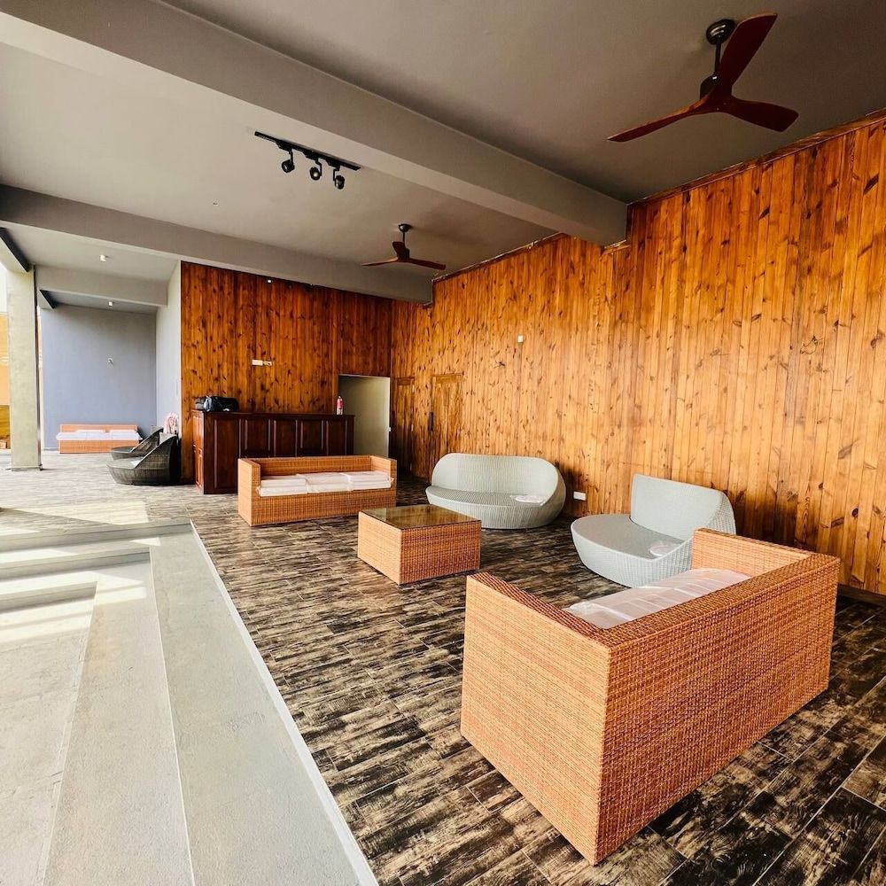 Mazarine Surf Suites 3