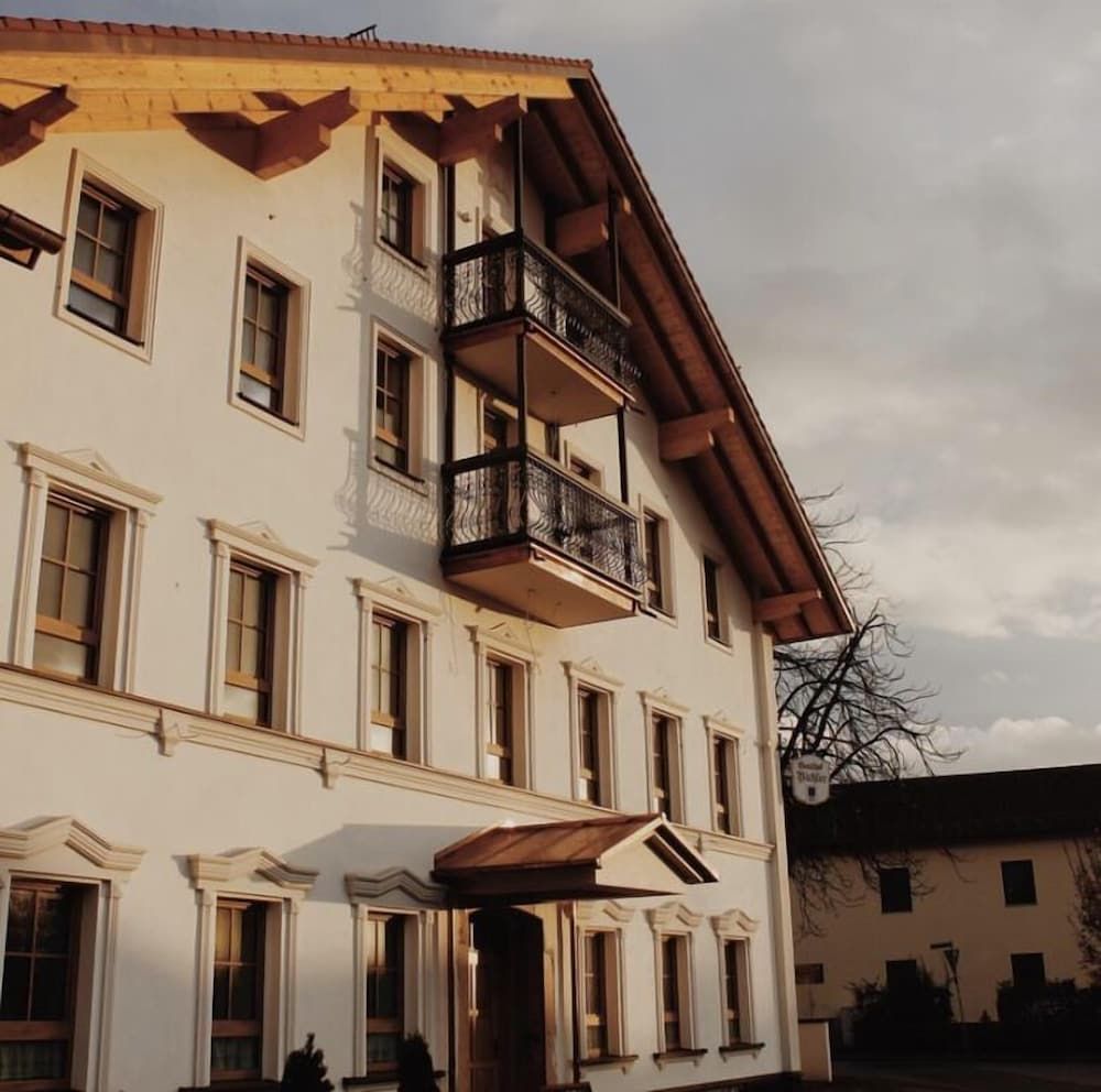 Gasthof & Hotel Bichler -1 estrellas en Emmering