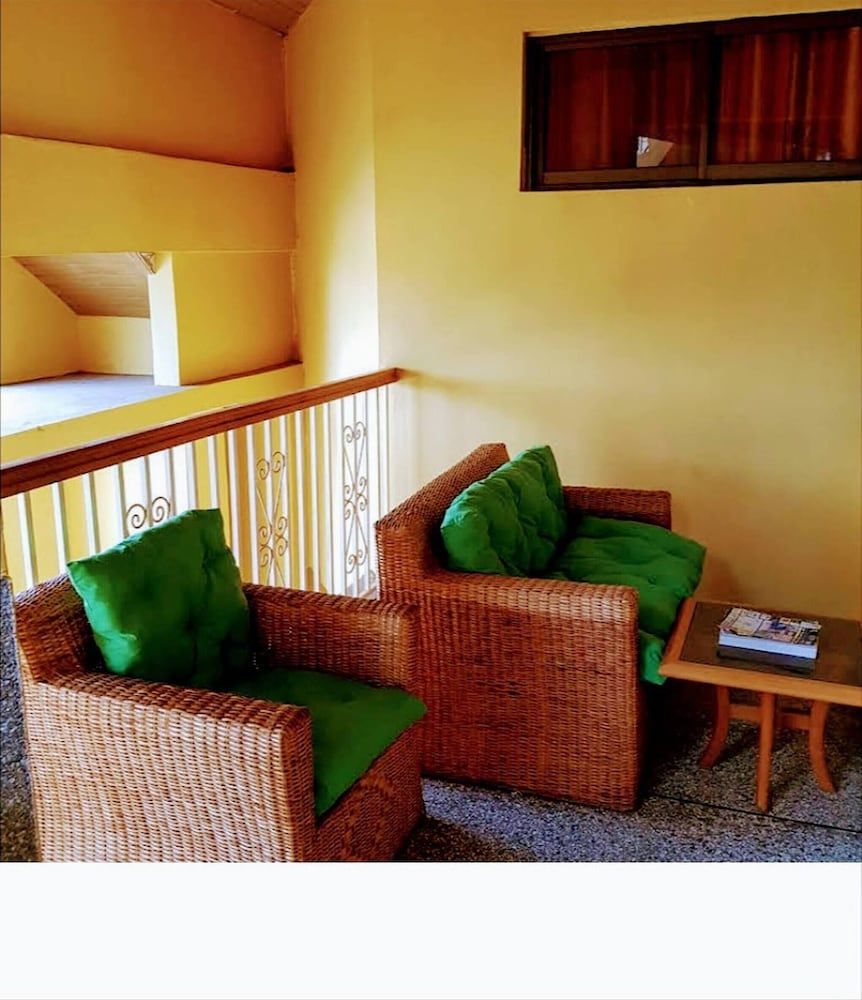 Room in Guest Room - Renajoe Exclusive Guesthouse Tema Community 9 -1 estrellas en Tema