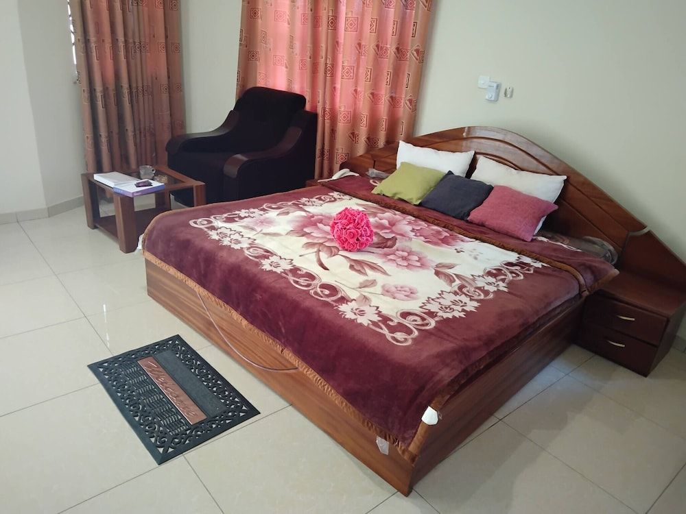 Room in Guest Room - Renajoe Exclusive Guesthouse Tema Community 9 2