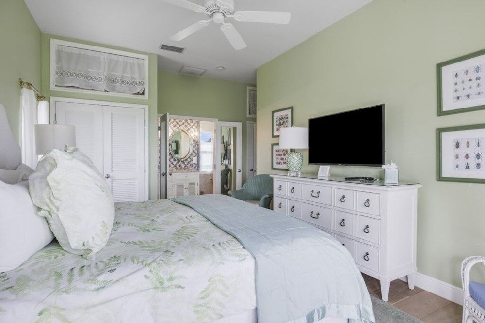 Arcadia-stunning Gulf Front Beauty! 4 Bedroom Home by RedAwning 2