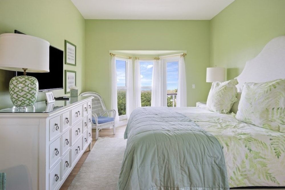 Arcadia-stunning Gulf Front Beauty! 4 Bedroom Home by RedAwning 3