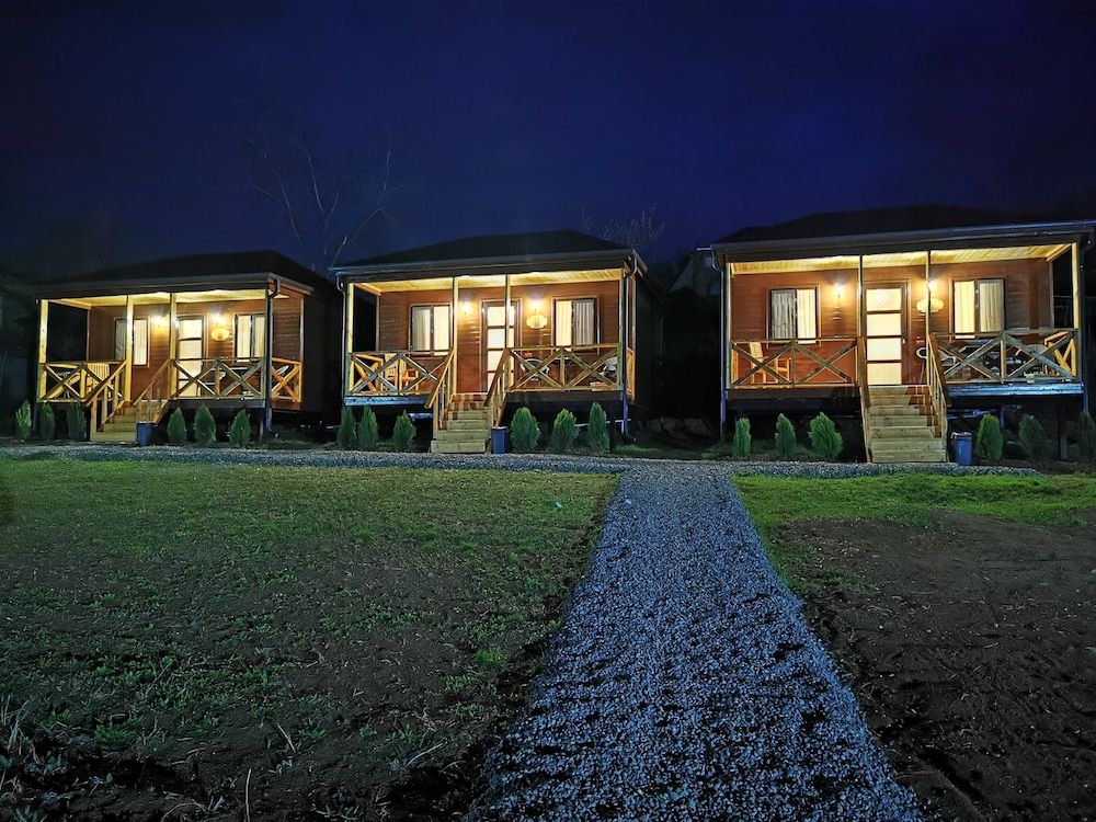 Chateau Ateni Cottages -1 estrellas en Gori