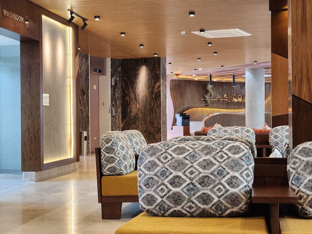 Paragon Hotel and Resort 2