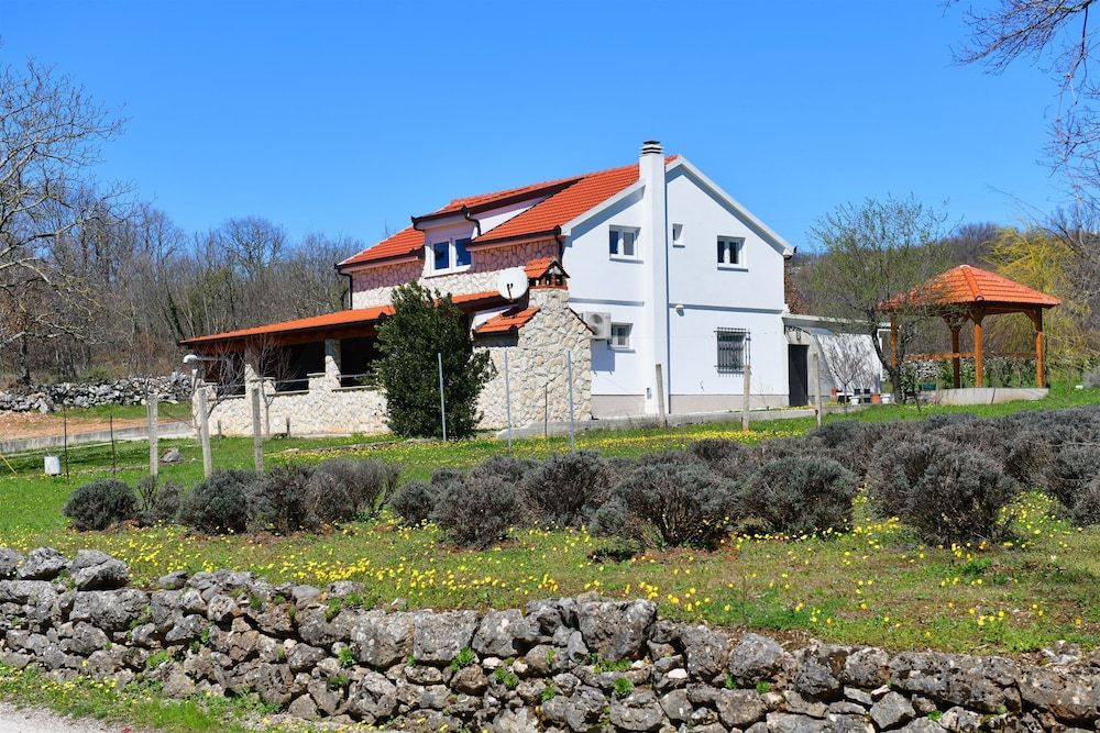 Villa Manuela 3 estrellas en Hrvace