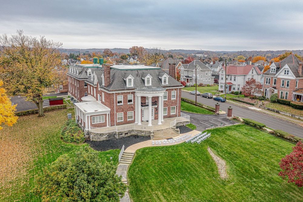 THE GRANDEUR ESTATE -1 estrelas em Greensburg