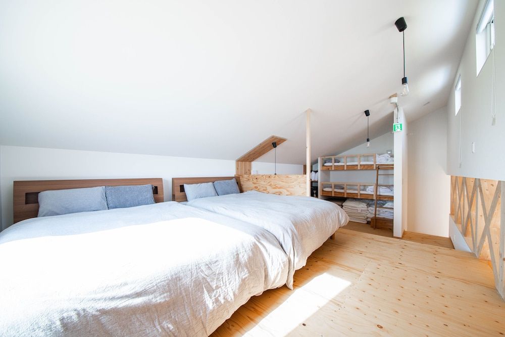SUNNY SIDE HOUSE 3