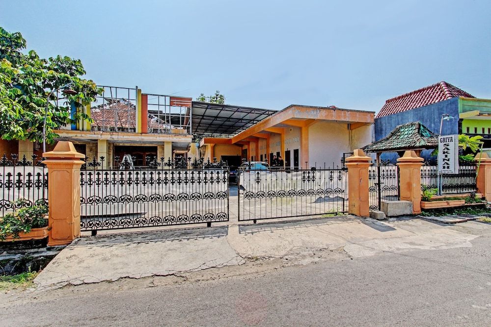 OYO Life 92542 Griya Sakinah Syariah 2 estrellas en Grobogan