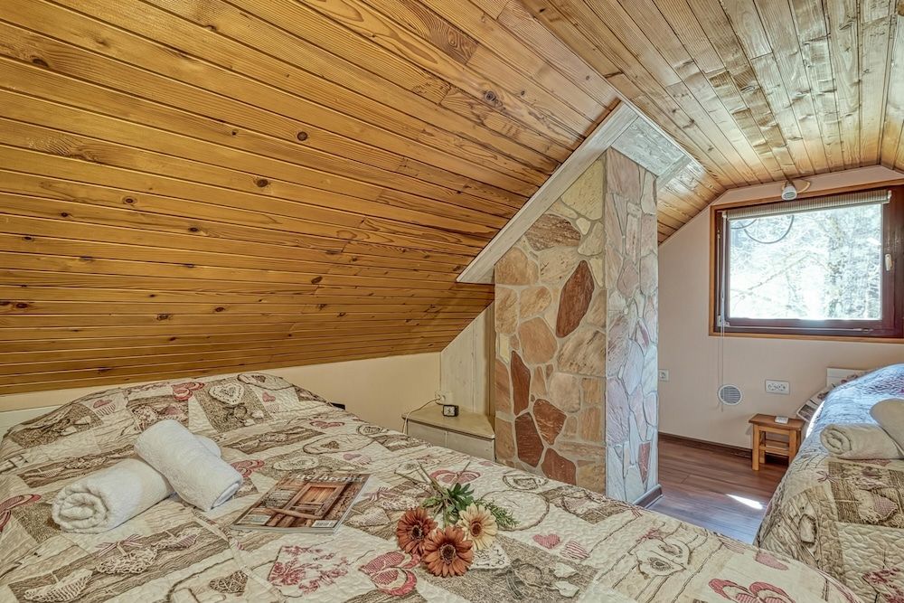 Rozi's Riverside Cottage -1 estrellas en Osilnica