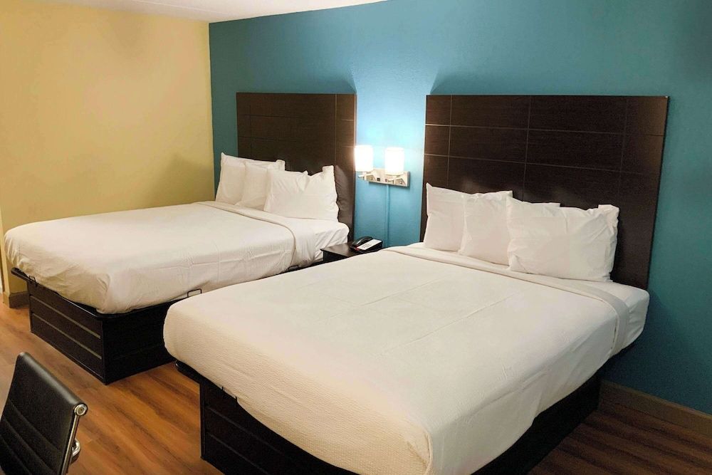 Days Inn by Wyndham Troy IL 3