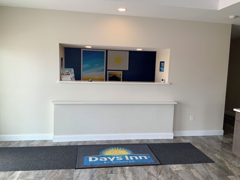 Days Inn by Wyndham Troy IL 2