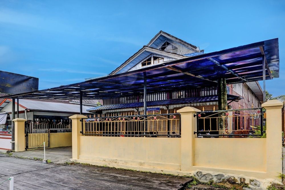 SPOT ON 92529 Penginapan Wisma Bintang Syariah Near MTs Al Ma'arif Kota Bangun 2 estrellas en Lebakcelong