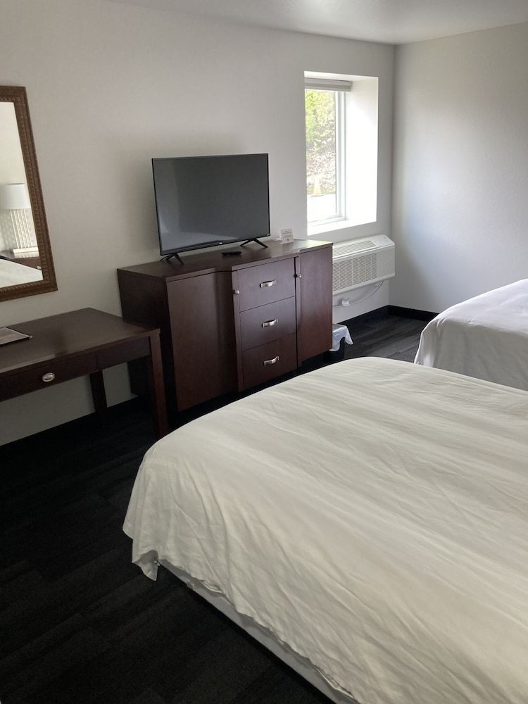 Elker Inn & Suites 3