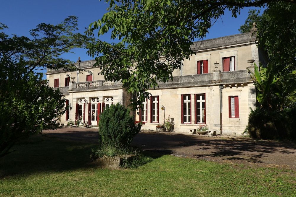 Domaine de Champ rose -1 estrellas en Saint-Laurent-de-Belzagot