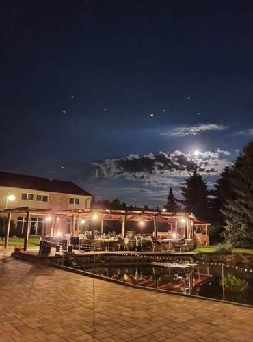 Hotel Dvůr 3
