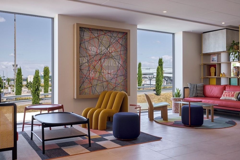 Hampton by Hilton Lyon Airport 3