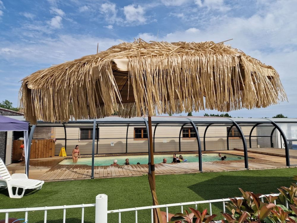 Les P'tites Maisons dans la Prairie -1 estrellas en Sallertaine