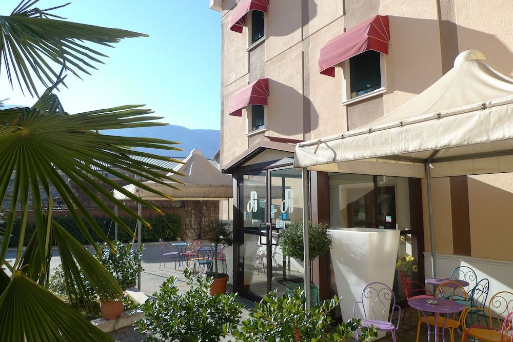 Hotel De Meis 3 estrellas en Capistrello