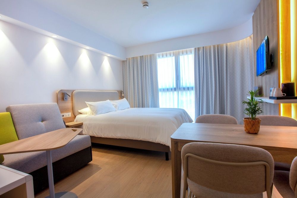 Holiday Inn Express & Suites Barcelona Sabadell by IHG 2