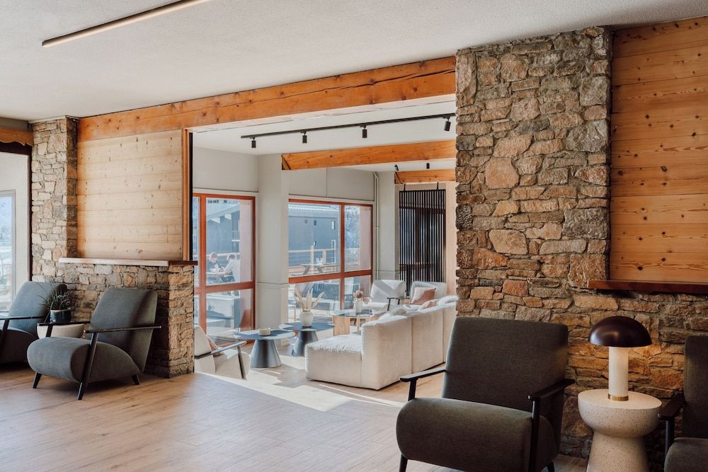 Alpeen Hotel 2