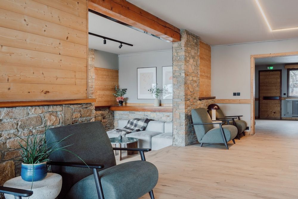 Alpeen Hotel 3